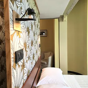 Hotel Palm Gallery